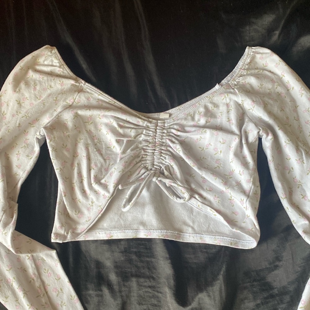 white floral long sleeve cropped shirt